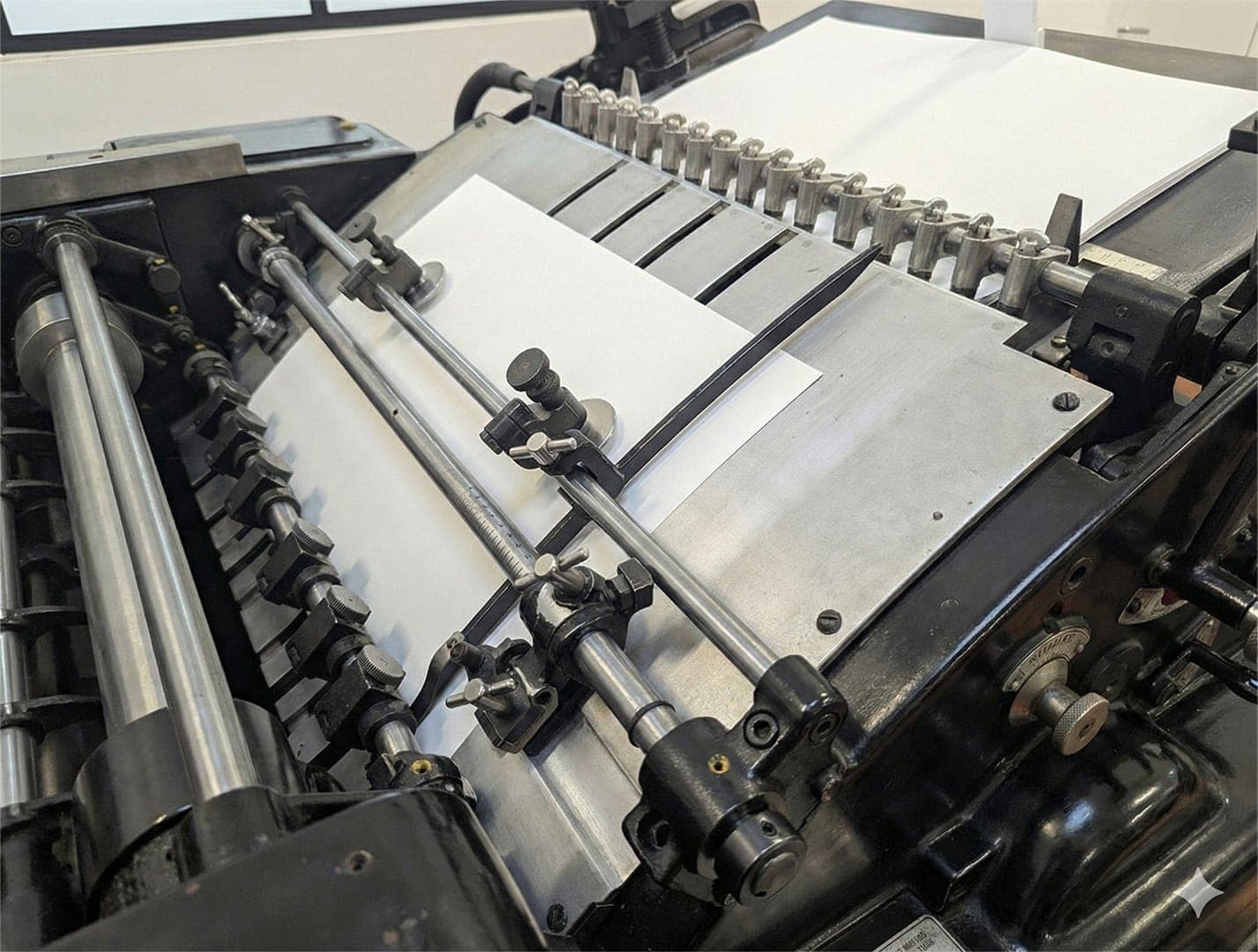 Presse offset dans l'atelier Impression Semoun à Villeurbanne